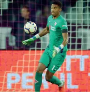  ??  ?? Alban Lafont nato in Burkina Faso e trasferito­si in Francia all’età di 9 anni, portiere della Fiorentina da questa stagione. Ha giocato nelle nazionali francesi Under 16, 17, 18, 19, 20