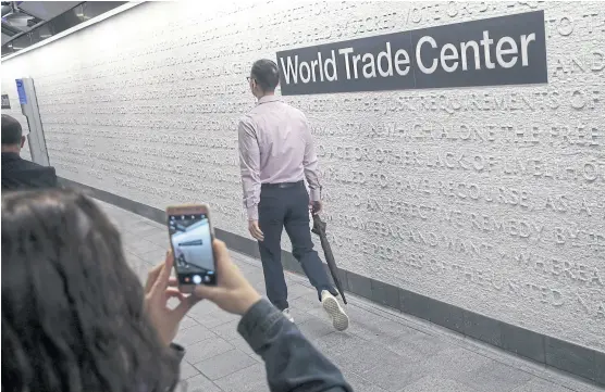  ?? Drew angerer/ afp ?? El fin de semana abrió la nueva estación de metro donde había estado la del World Trade Center, sepultada por el ataque