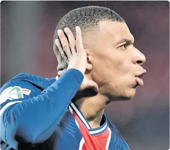  ??  ?? MBAPPÉ CLAVÓ UN DOBLETE Y LLEGA AL CHOQUE ANTE MESSI CON TODAS LAS LUCES.