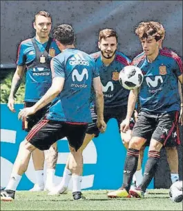  ?? FOTO: EFE ?? Los menos habituales cargan pilas Odriozola, junto a Saúl, Nacho y Aspas