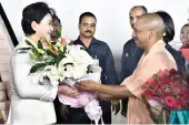  ?? — PTI ?? Uttar Pradesh chief minister Yogi Adityanath presents a bouquet to South Korean first lady Kim Jung- sook at the Chaudhary Charan Singh airport in Lucknow on Monday.