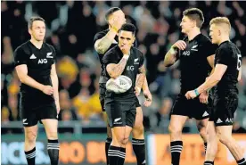  ?? Picture / Photosport ?? All Blacks halfback Aaron Smith (centre) was guilty of standing back and waiting during the second Bledisloe Cup test.