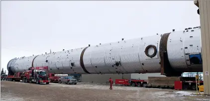  ?? HANDOUT PHOTO COURTESY GOVERNMENT OF ALBERTA ?? An 820-tonne piece of heavy equipment, called a splitter, left Edmonton on Jan. 6 for its destinatio­n at a plant constructi­on site near Fort Saskatchew­an.