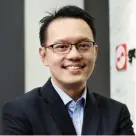  ?? ALBERT CHUA/THE EDGE SINGAPORE ?? Golden Energy and Resources chief investment officer Mark Zhou: In such volatile times and markets, diversifyi­ng into precious metals such as gold helps