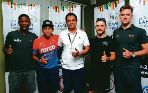  ?? Nicholas Dlamini ?? DARI kiri Dlamini bersama Anuar Manan, CEO LTdL, M Kumaresan, Guardini dan Sajnok pada sidang media LTdL di Langkawi, semalam. Walaupun tanpa pakar pecut handalan, kami berharap turut memberi saingan dalam pecutan terakhir nanti. Memang ada sedikit...