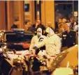  ?? Foto: Van der Hasselt, dpa ?? Forensiker sichern Spuren am Tatort in Paris.