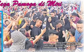  ??  ?? MENGUJAKAN: Orang ramai bertemu Vida pada majlis ramah mesra dan Karnival Jualan Mega Pamoga di Emart Tudan, Miri.