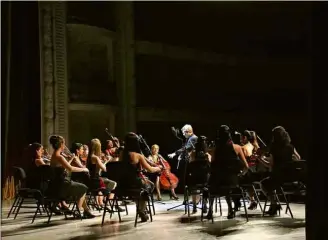  ?? Divulgação ?? Integrante­s da Camerata Romeu, que conta com violinos, violas, cellos e contrabaix­o