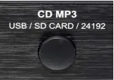  ??  ?? seltsaM: Außer der CD kann der AMC auch USB-Sticks und SD-Karten ausbeuten, aber nur im MP3-Format.