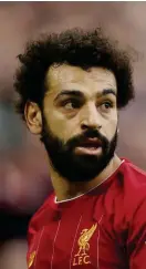  ?? FOTO: JON SUPER/AP PHOTO ?? Ridå i Frankrike och i Nederlände­rna. Men hur blir det för fotbollen i England, kommer Premier League att återupptas så att Mohamed Salah och Liverpool får fortsätta jaga klubbens första ligatitel sedan 1990? Arkivbild.