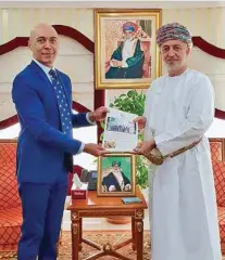  ??  ?? MEETING : Pakistani Ambassador Ali Javed with Sheikh Mohammad bin Said Saif Al Kalbani, Minister for Social Developmen­t of the Sultanate.