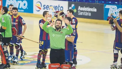  ?? FOTO: MANEL MONTILLA ?? El Barça cumplió su papel derrotando al CP Vic, pero debe buscar el alirón la próxima semana dependiend­o ya de sí mismo