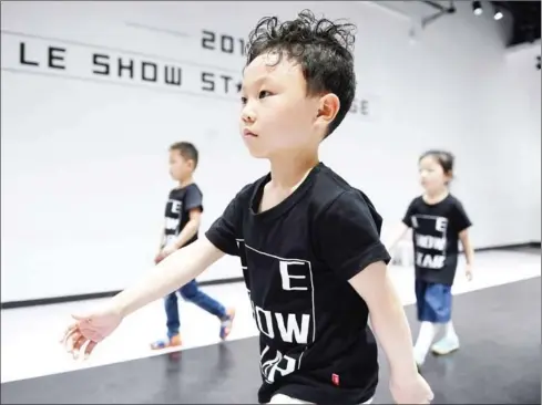  ?? AFP ?? Child models practice walking at a modelling school in Beijing. The kids’ apparel market in China was worth more than $40.5 billion last year.