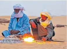  ?? FOTO: DPA ?? Gemeinsam mit den Tuareg durch Algeriens Wüste reisen.