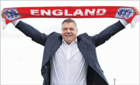  ??  ?? ESTÁ FUERA. Allardyce ya es historia de la selección inglesa después de que un cámara oculta del Telegraph desvelara sus irregulari­dades.