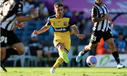  ?? ?? Mariners midfielder Joshua Nisbet received a belated call-up to the Socceroos ahead of their World Cup qualifiers against Lebanon in Sydney and Canberra. Photograph: Steven Markham/AAP