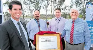  ?? PHOTO: CONTRIBUTE­D ?? OFFICIAL OPENING: Unveiling the plaque is (from left) Glencore General Manager of Project Delivery Scott Elliott, DDHHS General Manager Rural Michael Bishop, Wandoan Primary Health Care Centre nurse practition­er Paul Baker and DDHH Board Chair Mike...