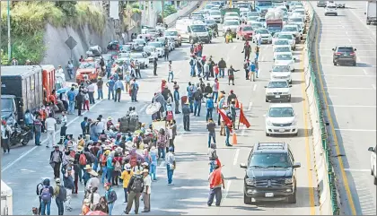  ?? ?? El grupo salió el 14 de noviembre de Chilpancin­go; hoy continuará­n su camino rumbo a la Ciudad de México. Foto Rubicela Morelos