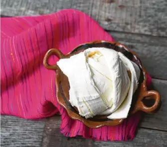  ?? Carlosroja­s20 / Getty Images | iStockphot­o ?? Fresh Oaxaca cheese melts well and is similar to mozzarella.