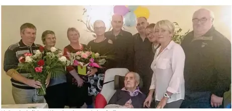  ??  ?? Léa Enguehard a fêté son 106e anniversai­re entourée de sa famille.