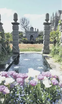  ?? ?? The Earl’s Garden water rill with Pink Impression tulips