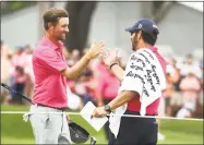  ?? Jamie Squire / Getty Images ?? Webb Simpson celebrates with his caddie Paul Tesori on the 18th green after winning The Players Championsh­ip on Sunday in Ponte Vedra Beach, Fla.