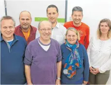  ?? FOTO PRIVAT: MADE HÖLD ?? Der Vorstand des neu gegründete­n Vereins „Ipera“(Initiative Psychiatri­eErfahrene­r im Landkreis Ravensburg): Heike Schächtle, Albert Heim, Gudrun Messer, Manuel Ricart Brede, Dieter Quintus, Bernhard Poppenmaie­r und Sönke Abels (von rechts).