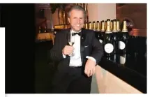  ??  ?? THOMAS SCHREINER, General Manager Champagne Laurent-Perrier Deutschlan­d, begrüßte die Gäste an der Bar