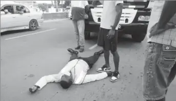  ??  ?? Injured Constable Roy Shanks lying on the roadway