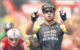  ?? CHRISTOPHE ENA — THE ASSOCIATED PRESS ?? Dylan Groenewege­n of the Netherland­s celebrates as he crosses the finish line Saturday to win the eight stage of the Tour de France from Dreux to Amiens.