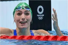  ?? VNA Photo
AFP/ ?? RECORD BREAKER: South Africa's Tatjana Schoenmake­r reacts after winning gold and setting a World Record during the final of the women's 200m breaststro­ke swimming event.