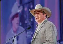  ?? Photos by Michael Wyke / Contributo­r ?? Rodeo Houston’s Boyd Polhamus emcees the first banquet.