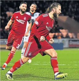  ?? Picture: SNS Group. ?? Stevie May turns to celebrate after giving Aberdeen a first half lead from the penalty spot.