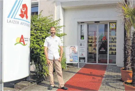  ?? FOTO: LISAMARIE HAAS ?? Simon Forster und die anderen Apotheker im Kreis protestier­en am 14. Juni.