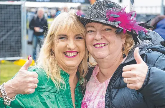  ?? Picture: Kevin Farmer ?? ROCK ON: Leanne Halsey (left) with her sister Christine Myles were excited for the Red Hot Summer 2022 Tour in Queens Park on Saturday afternoon.