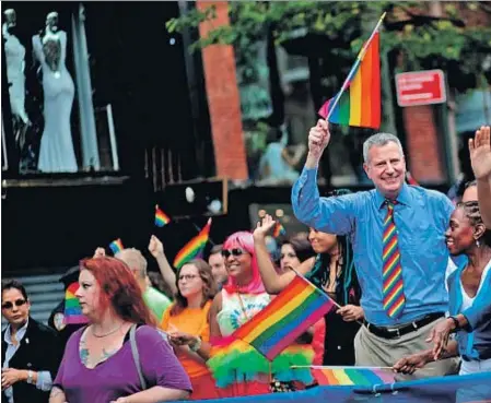  ??  ?? Bill de Blasio participan­t en la Gai Parade de Nova York el 28 de juny passat