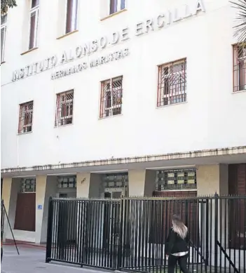  ??  ?? ► El Instituto Alonso de Ercilla creó un comité para mejorar sus protocolos.