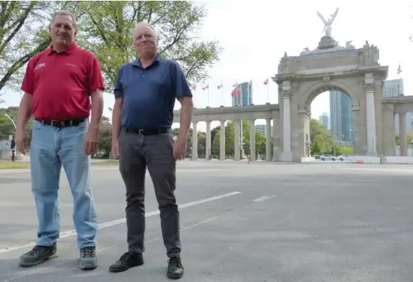  ?? STEPHANIE WALLCRAFT/FOR THE TORONTO STAR ?? Jim Tario, left, director of track operations, and Jamie Needler, senior event co-ordinator for Exhibition Place, are just two of the many people who make the Honda Indy Toronto a success.