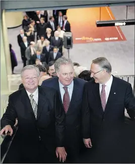  ?? MARIE-FRANCE COALLIER/ GAZETTE FILES ?? In 2007, Laval mayor Gilles Vaillancou­rt, left, premier Jean Charest and Montreal mayor Gérald Tremblay were on hand to open the métro extension to the Montmorenc­y station in Laval. Vaillancou­rt also oversaw the building of the Olivier-Charbonnea­u Bridge.
