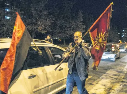  ??  ?? Nach den Wahlen in Mazedonien am 11. Dezember, die die Regierungs­partei VMRO-DPMNE vor den Sozialdemo­kraten (SDSM) nur knapp gewann, werden nun einige Beschwerde­n geprüft.