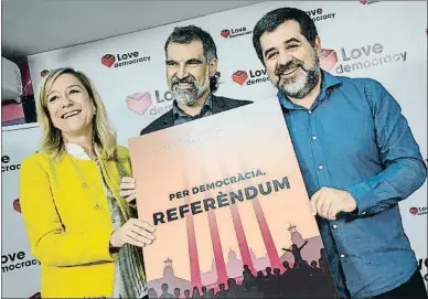  ?? ROSER VILALLONGA ?? Lloveras, Cuixart i Sànchez a la presentaci­ó de l’acte de diumenge que ve a Montjuïc