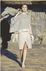  ??  ?? Beige skirt and top.
