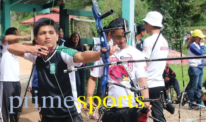  ?? SSB photo ?? FOCUS. University of the Cordillera­s archer James Seg-ed takes aim during last year’s BBEAL competitio­n. Seg-ed led the Jaguars to claim the men’s overall title and hopes to replicate the feat when the tournament takes center stage on November 18 and 24 at the UP Baguio Court A.