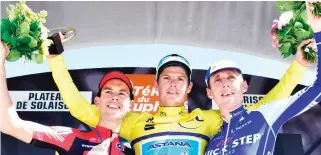  ??  ?? Winner of the Criterium du Dauphine 2017 Denmark's Jakob Fuglsang, center, secondplac­ed Australia's Richie Porte, left, and third-placed Ireland's Daniel Martin celebrate on the podium at the end of the 115 km eighth and last stage of the 69th edition...