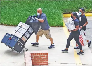  ?? GERRY BROOME/ASSOCIATED PRESS ?? College students with the assistance of family begin moving in Friday for the fall semester at North Carolina State University in Raleigh.