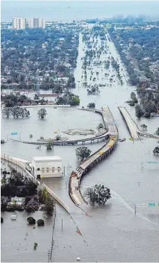  ??  ?? Der Wirbelstur­m „Katrina“traf New Orleans 2005 schwer und die folgende Flut setzte Teile der Stadt bis zu zweieinhal­b Meter unter Wasser.