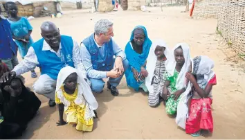  ??  ?? LEARNING CURVE: UN High Commission­er for Refugees Filippo Grandi, second from left, visits Al-Nimir camp in East Darfur, Sudan.