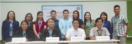  ?? CONTRIBUTE­D FOTO ?? MOA SIGNING. The first batch of Knowles graduate students of the in-house MBM program with Knowles and USJ-R management during the MOA signing.