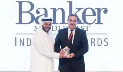  ??  ?? KUWAIT: AUB General Manager Medhat Tawfik receiving the award.