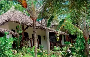  ??  ?? ABOVE With only 11 bungalows, Sakatia Lodge is a homely slice of paradise.